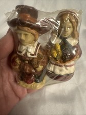PILGRIM COUPLE Salt and Pepper set Great For Thanksgiving!