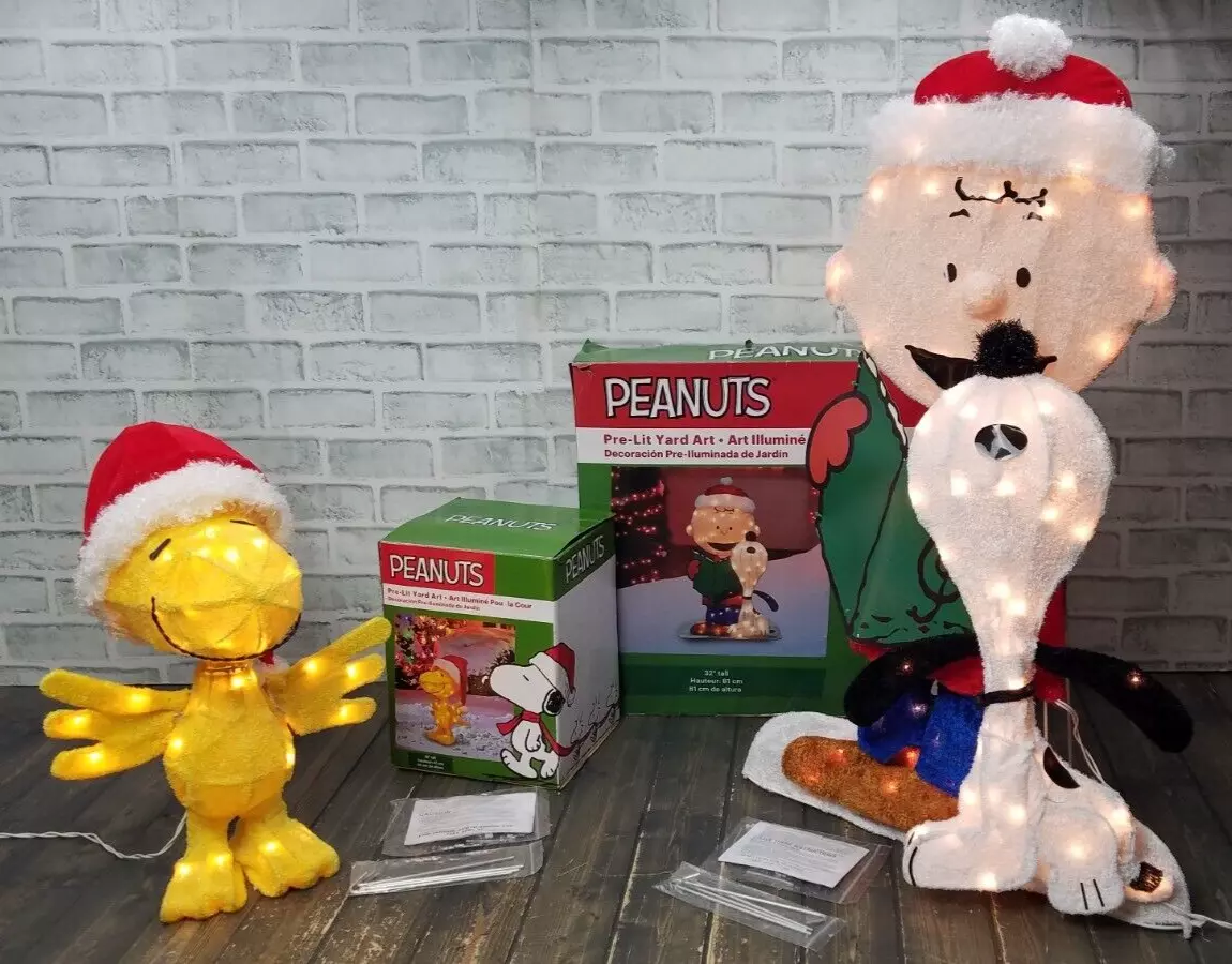 32 Pre-Lit Peanuts Charlie Brown Woodstock Singing Snoopy Christmas Yard  Art