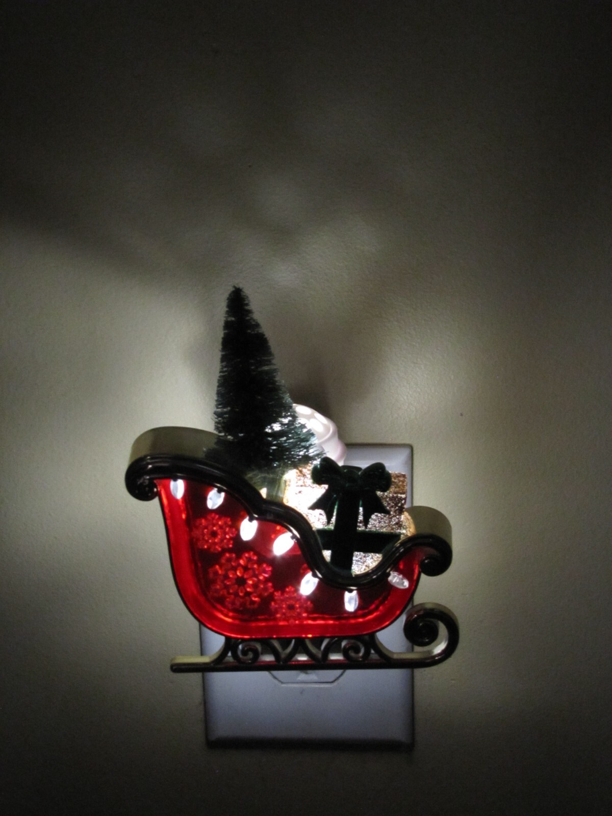 Bath & Body Works 2021 Christmas Sleigh Tree Wallflower Plug Nightlight-image