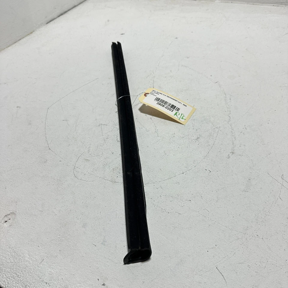 Cinto de janela traseiro esquerdo vedação tira meteorológica Acura TLX 2021-2023 FABRICANTE DE EQUIPAMENTO ORIGINAL - Imagem 2 de 4