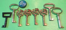 LOT OF 8 OPEN BARREL SKELETON KEY some BRASS very FANCY Padlock MORE LISTED
