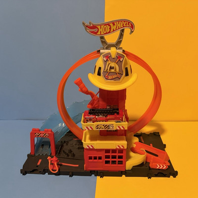 2023 Hot Wheels city super loop fire station Play Set