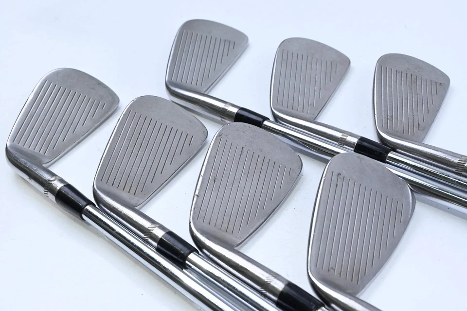 Titleist DCI 990 Irons / 3-9 / Regular Flex Dynamic Gold R300 Shafts - Image 3 of 4