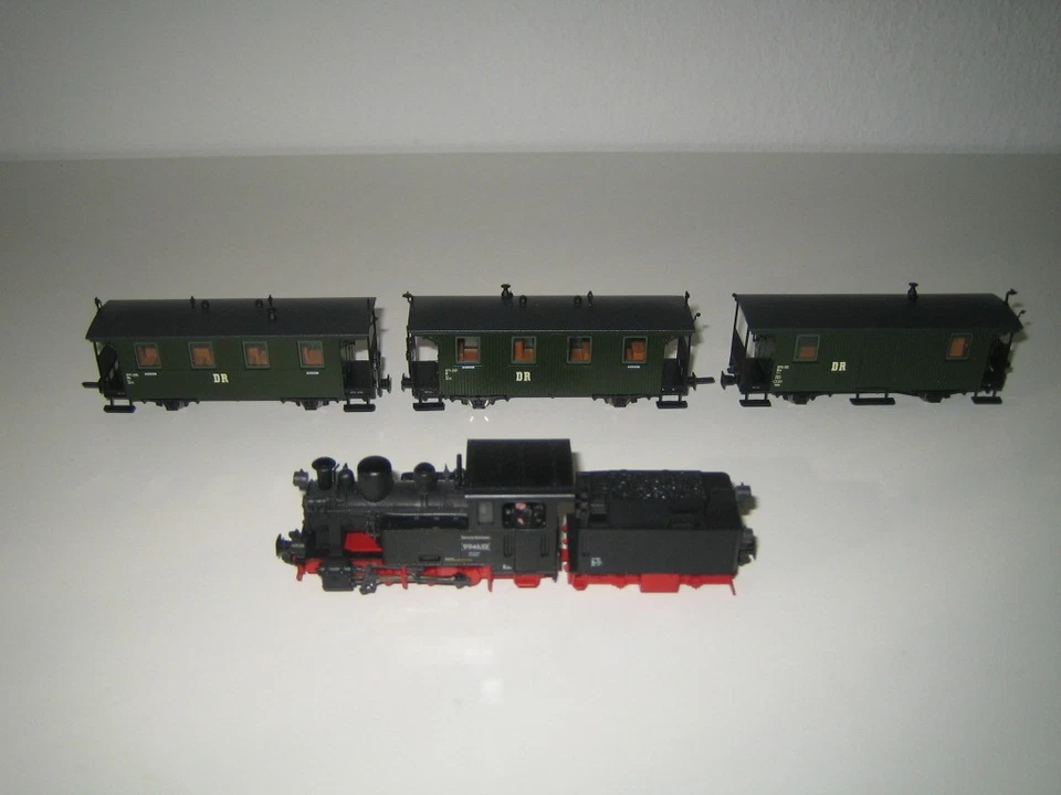 Roco H0e 33230 Dampflokomotive HF 110C der DR mit DSS 2 Personen-und 1 Packwagen