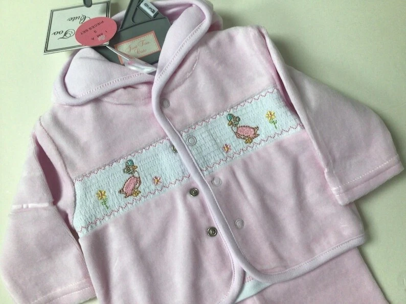 Completo bimba bimba smocked Jemima pozzanghera anatra 3 pezzi giacca top pantaloni regalo - Immagine 2 di 4