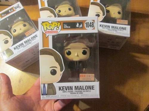 FUNKO POP THE OFFICE KEVIN MALONE SUIT Tissue Box Shoes 1048 EXCLUSIVE BOX LUNCH