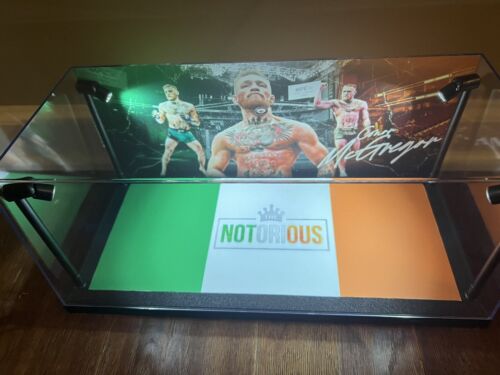 Conor McGregor Custom 2 schede PSA & BGS vetrina con luci LED - UFC - Foto 2 di 3