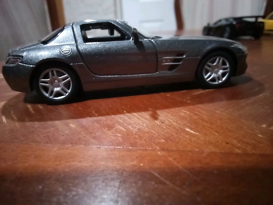 Kinsmart  1/32 Scale  Mercedes Benz  Amg 300 Sel - Image 3 of 4