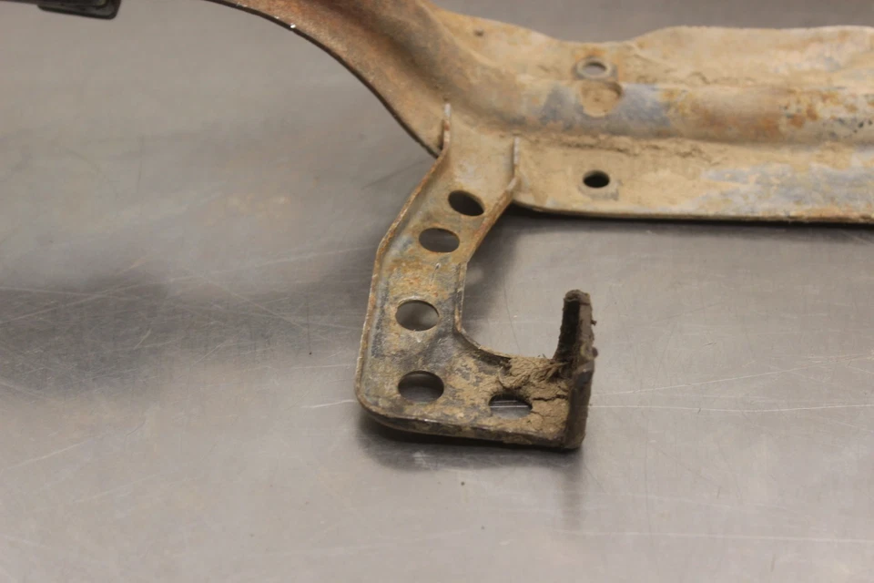 1986 Suzuki Quadrunner 230 LT230GE 2x4 FRONT FOOT REST PEG BRACKET MOUNT I125 - Image 3 of 4