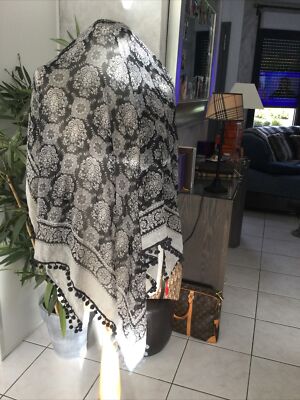 Écharpe Le Temps Des Cerises Gris/noir Avec Pompons - Occasion, Très Bon état, Style Bohème !