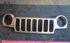 2002-2004 Jeep Liberty 3.7l Front Grill Silver Assembly Oem