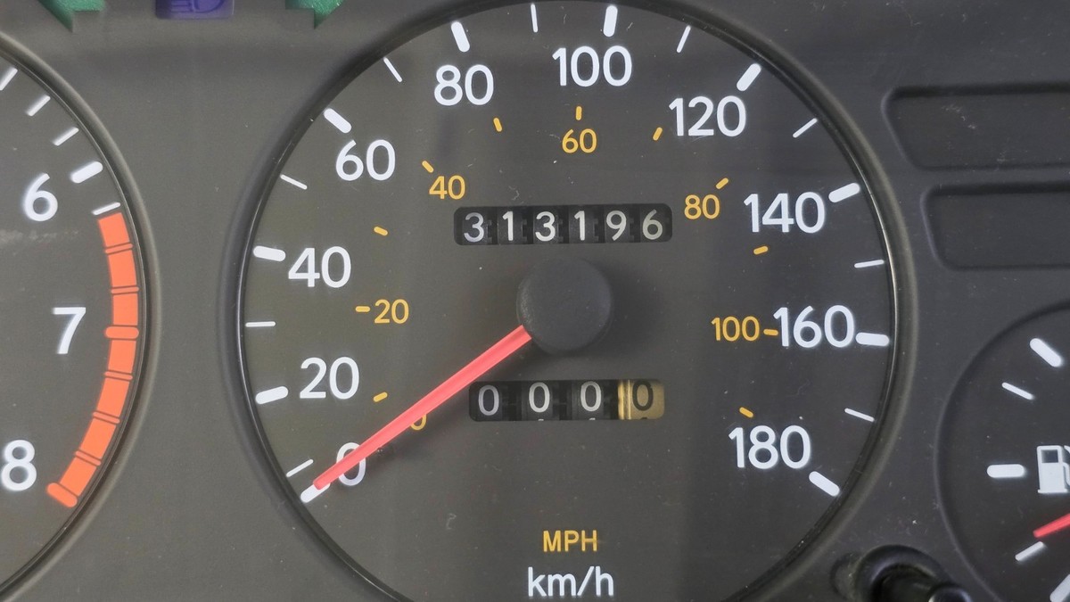 Toyota Corolla AE100 Ae101 1993-1997 MPH speed meter cluster M/T