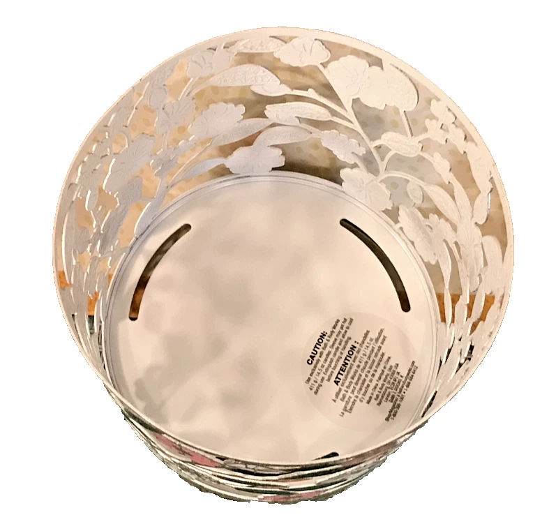 FLOWER FLORAL HOLDER SLEEVE 14.5 OZ 3 WICK BATH BODY WORKS SPRING 2024 NEW WHITE - Image 2 of 4