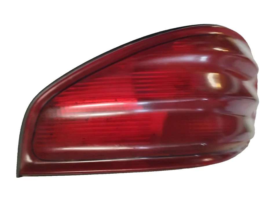 Plymouth Breeze: 1996, 1997, 1998, 1999, 2000, левый задний фонарь водителя - Изображение 3 из 4