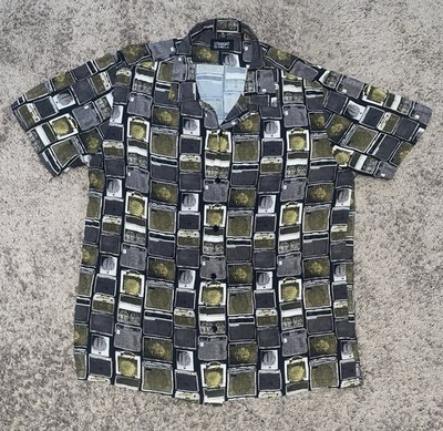 Straight to Hell Men's Amplifier Print￼Short Sleeve Btton-Up Shirt