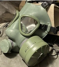 YUGOSLAVIAN / SERBIAN CHEMICAL PONCHO AND M-1 GAS MASK SET 60MM ***