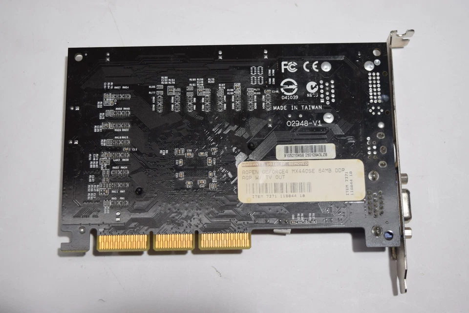 AGP Graphics Cards Various: MX400/MX200 64MB/32MB NVIDIA Geforce2 Radeon - Image 4 of 4