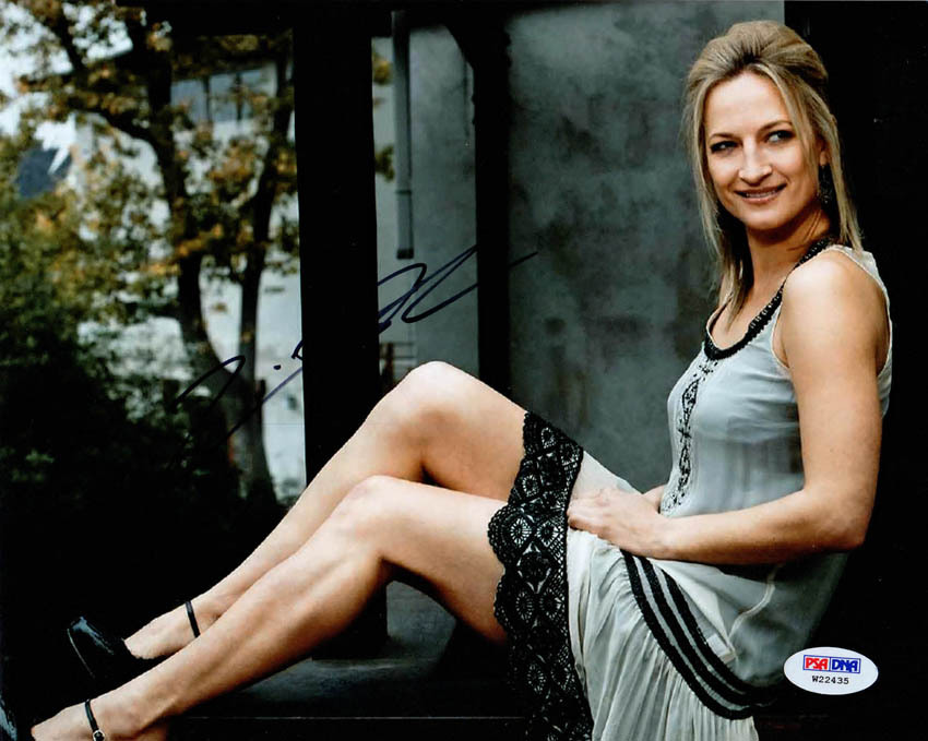 Zoe Bell SIGNED 8x10 Photo Oblivion Django *Stunt Woman* PSA/DNA