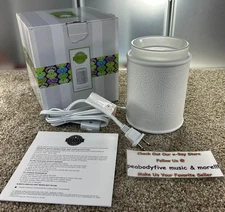 SCENTSY  Wax Warmer PINHOLE PAISLEY  White Ceramic - New Open Box - Unused Works