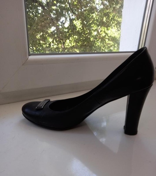 Women Gino Rossi Heels Black 38.5