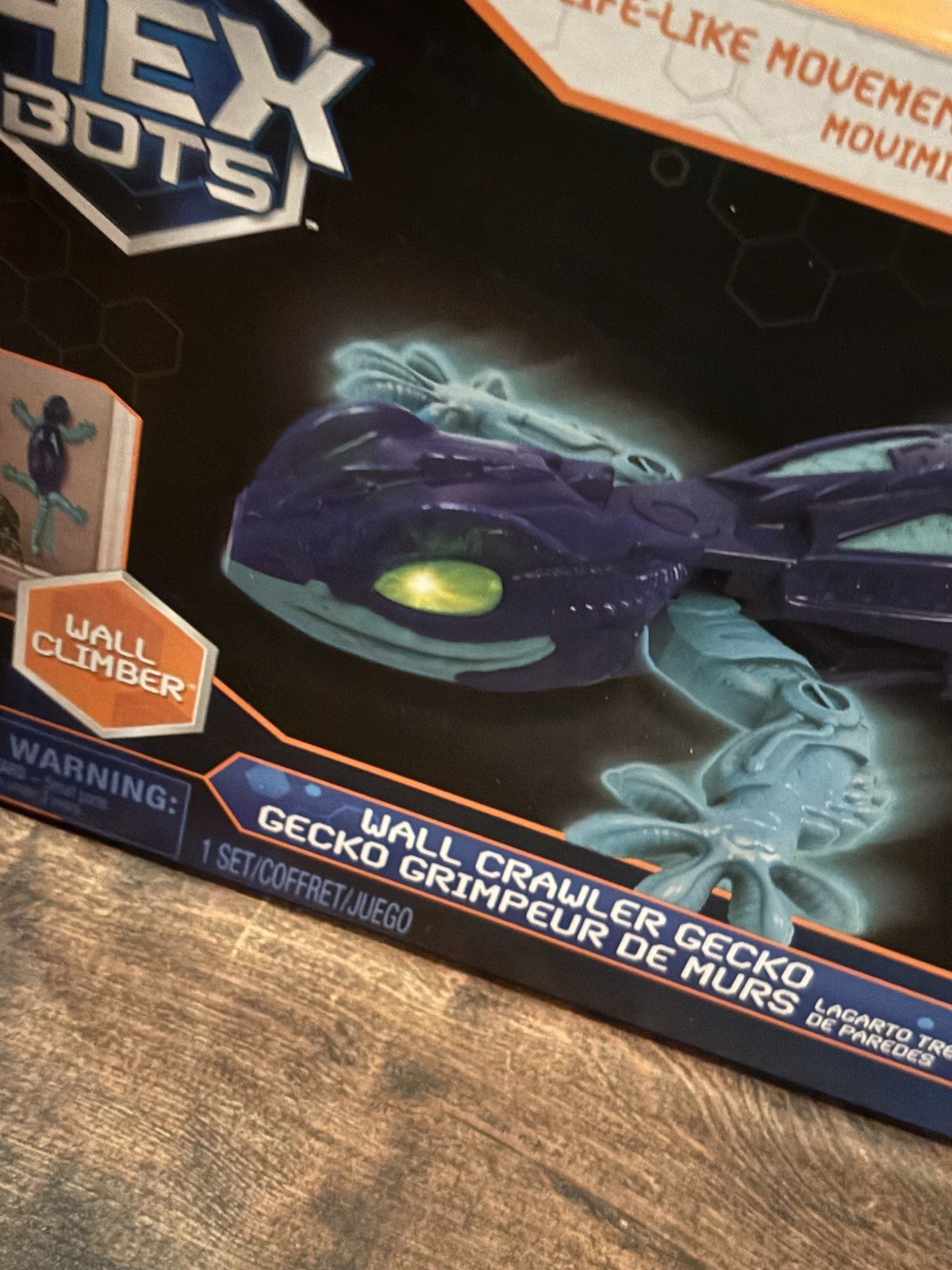 NEW Hex Bots Glow in Dark Wall Climbing Gecko Rechargeable Toy Sealed