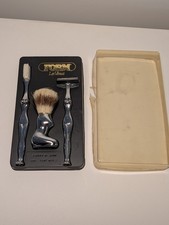 FORM Les Vénus kit de rasage argenté avec rasoir, brosse à raser, brosse