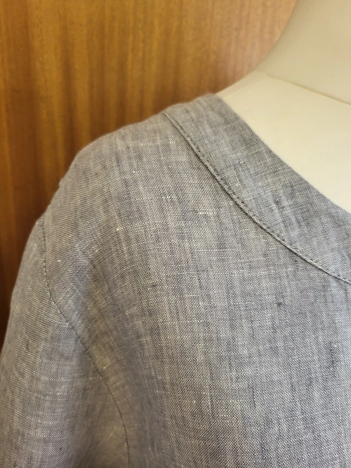 M&S Ladies Light Grey Pure Linen Short Sleeve Lovely Top.. Size 14.. USED.. - Image 4 of 4