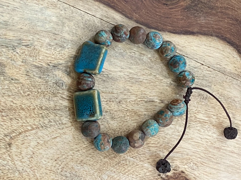 Pulsera ajustable para hombre con detalles de turquesa africana y cerámica Foto 4 de 4