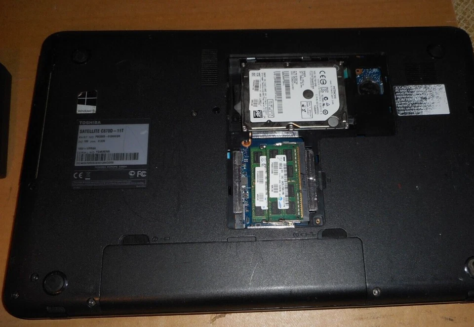 Toshiba Satellite C870 - 11T  Schermo 17,3" - AMD E1-1200 + 8Gb Ram + 640Gb HDD - Immagine 3 di 4