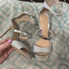 NEW Jewel Badgley Mischka Rihanna Shimmering Platform Stiletto Silver SIZE 8.5