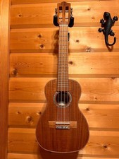 reho ukulele with case