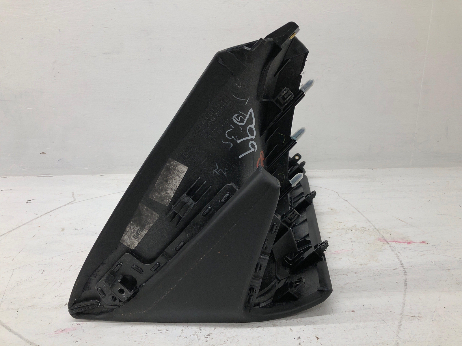 2016-2020 BENTLEY BENTAYGA LOWER RIGHT DASHBOARD CENTER TRIM PANEL 36B868109