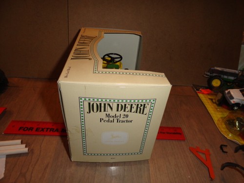 1/8 john deere 20 pedel tractor - Picture 4 of 4