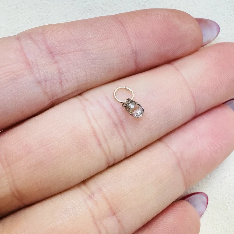 Dije o colgante natural cálido de diamantes briolette de champán de 0,25 quilates de oro de 14 quilates Foto 3 de 4