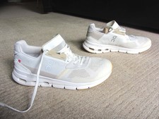 ON CLOUD White Grey UK 7 EU 40.5 Running Jogging GymTrainers oncloud - �140 New