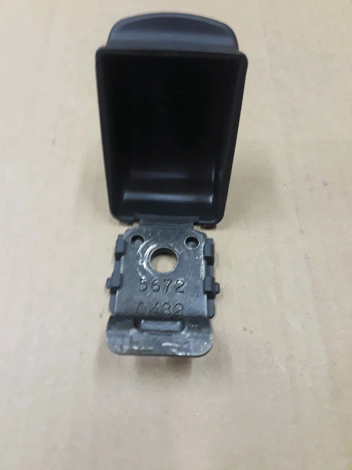 Volvo S40 2002 asiento trasero niños niños asiento de coche soporte pestillo OEM G066 Foto 2 de 3