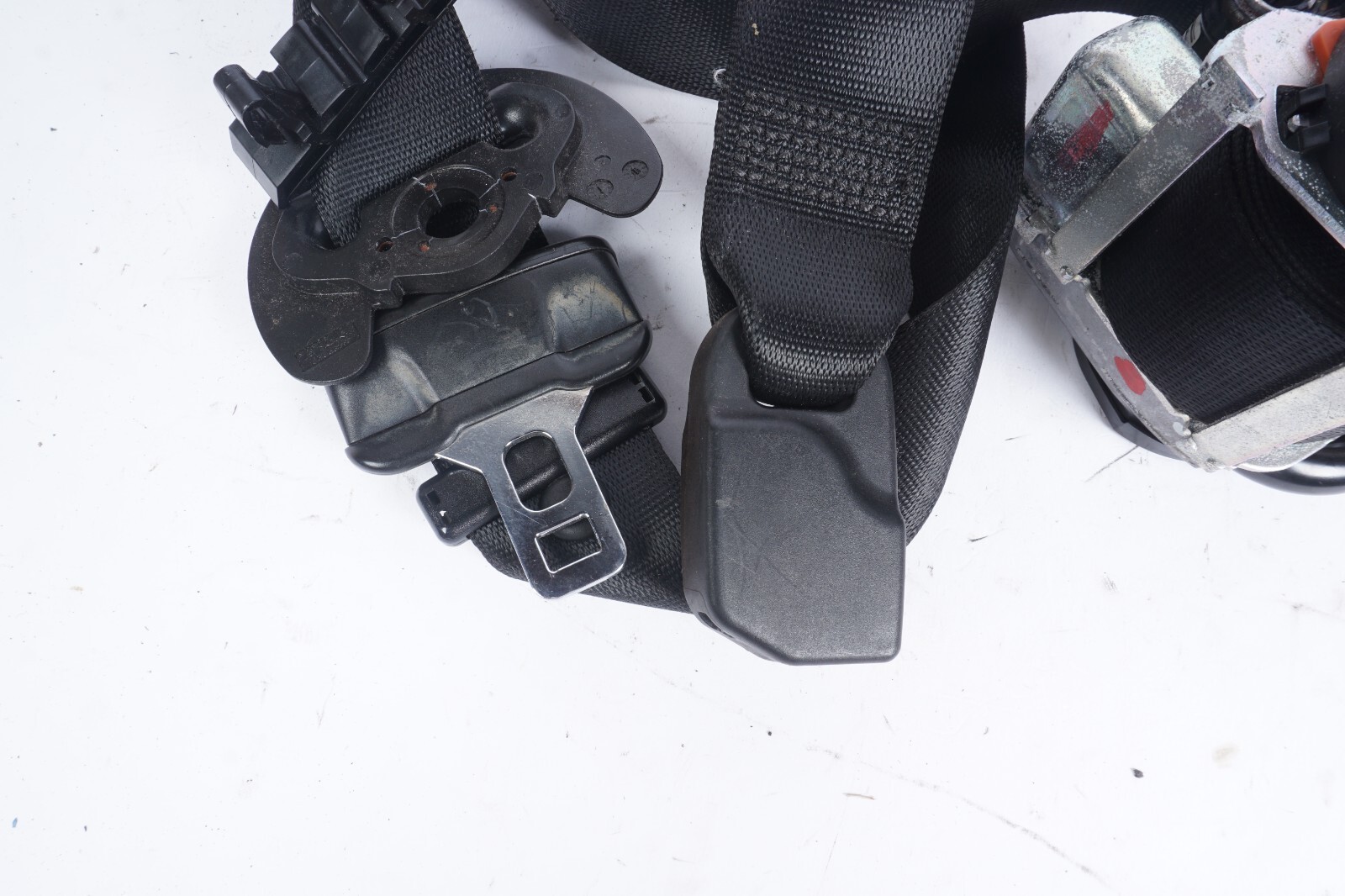 2014-2020 Maserati Ghibli Front Left Driver Seat Belt Retractor  OEM