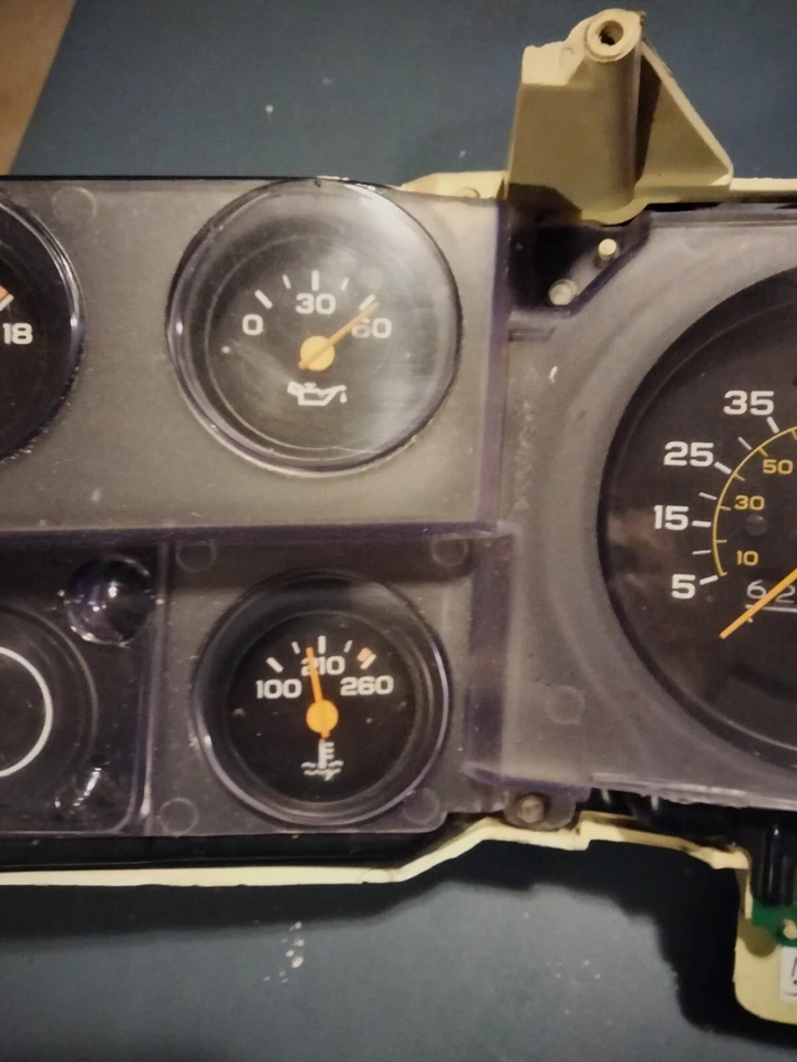 Chevrolet C-10 Silverado Suburban Blazer 1981-1987 cuadro de instrumentos indicadores... Foto 3 de 4