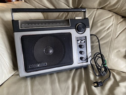 Vintage GE Superadio 7-2880B General Electric Long-Range AM/FM Radio ...