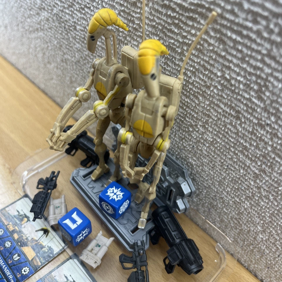 Clone Wars 2010 2 Battle Droid Commander with Binoculars Guns Card & Dice - Image 3 of 4