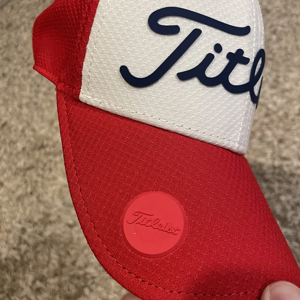 Sombrero de golf Titleist correa trasera para hombre rojo blanco rendimiento absorbente bola marca imán Foto 4 de 4