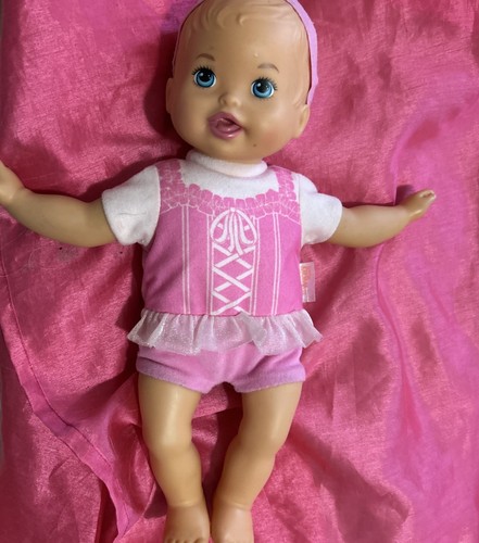 Bambola Mattel con fascia per la testa e corpo morbido - Foto 2 di 7