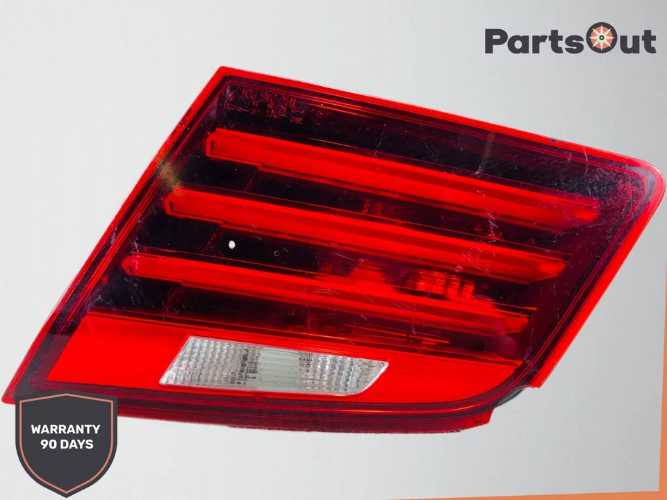 Luz trasera interior lado derecho pasajero BMW 535i 2014-2016 OEM L9893 Foto 2 de 4