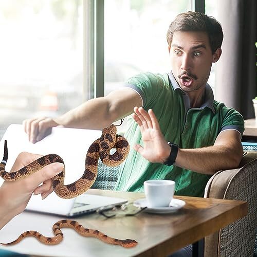2Pcs Realistic Fake Snakes Toy Lifelike Rubber Rattlesnake Snake Scare