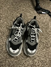 Balenciaga Triple S Low Top Lace-Up Colorbloc...