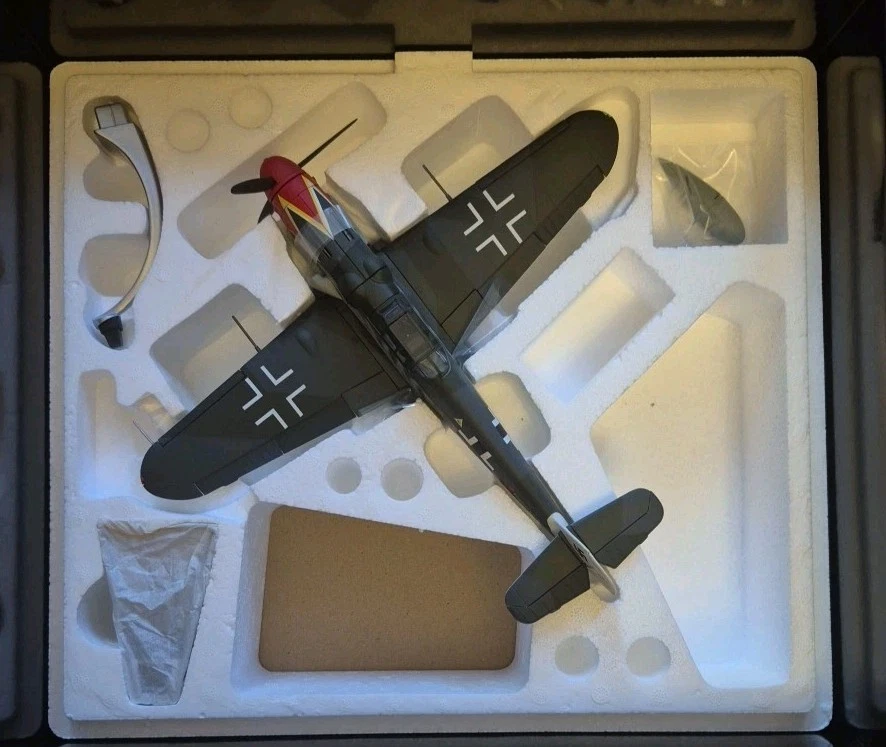 Corgi Aviation Messerschmitt Bf 109G-6 "Red 1" Hermann Graf AA34908 1:32 - Image 3 of 4