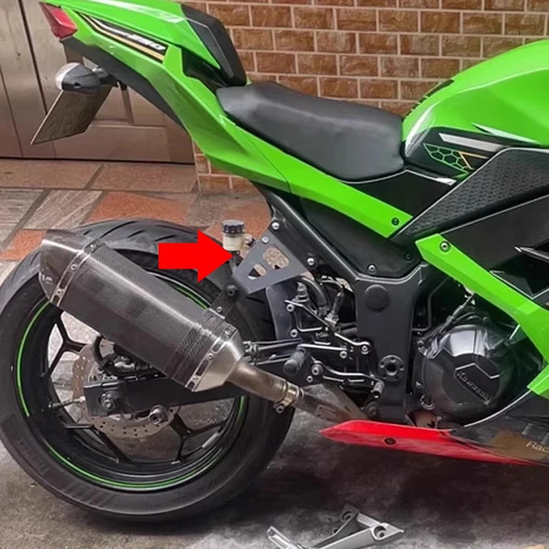 Soporte de montaje de soporte de suspensión de tubo de escape para Kawasaki Ninja 300 2013-2017 Foto 2 de 4