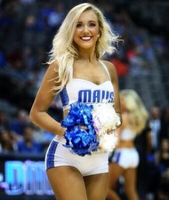 BEAUTIFUL DALLAS MAVERICKS CHEERLEADERS 8X10 Photo