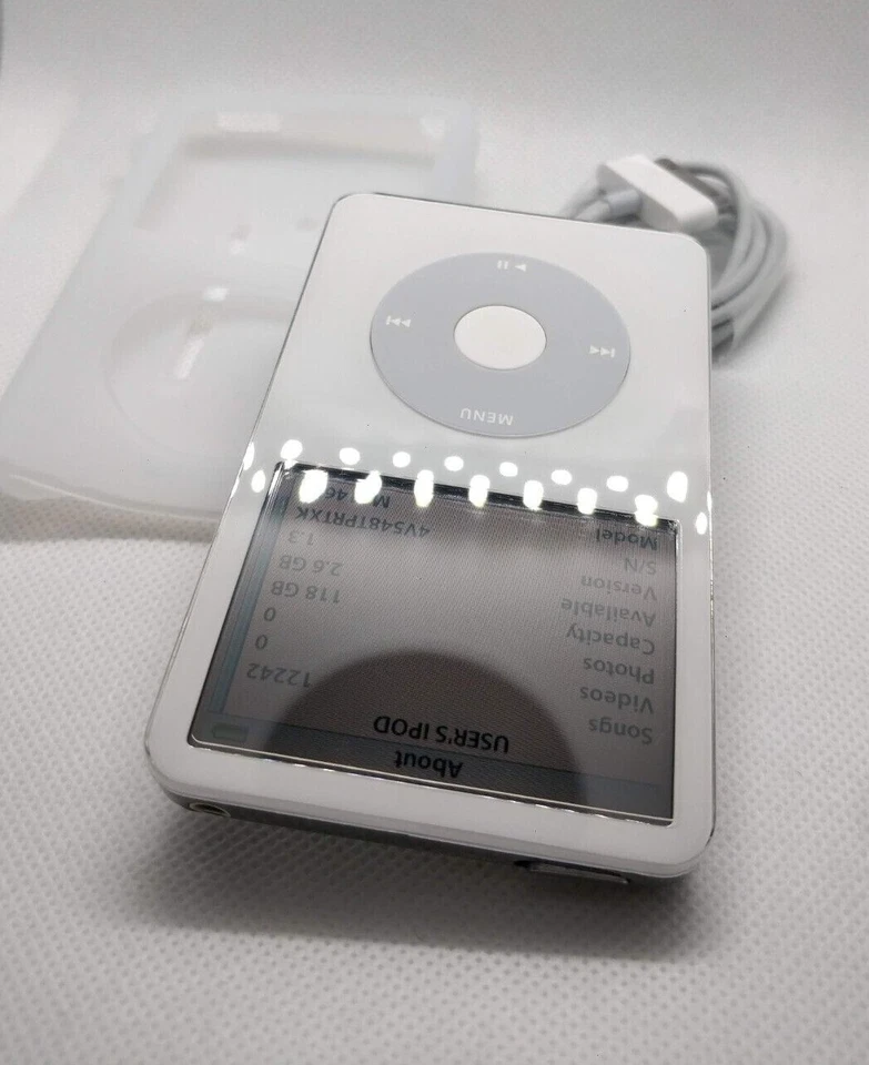 Apple iPod Classic - 5th gen, white (refurb, 3000mah battery, Wolfson DAC) - Image 3 of 4