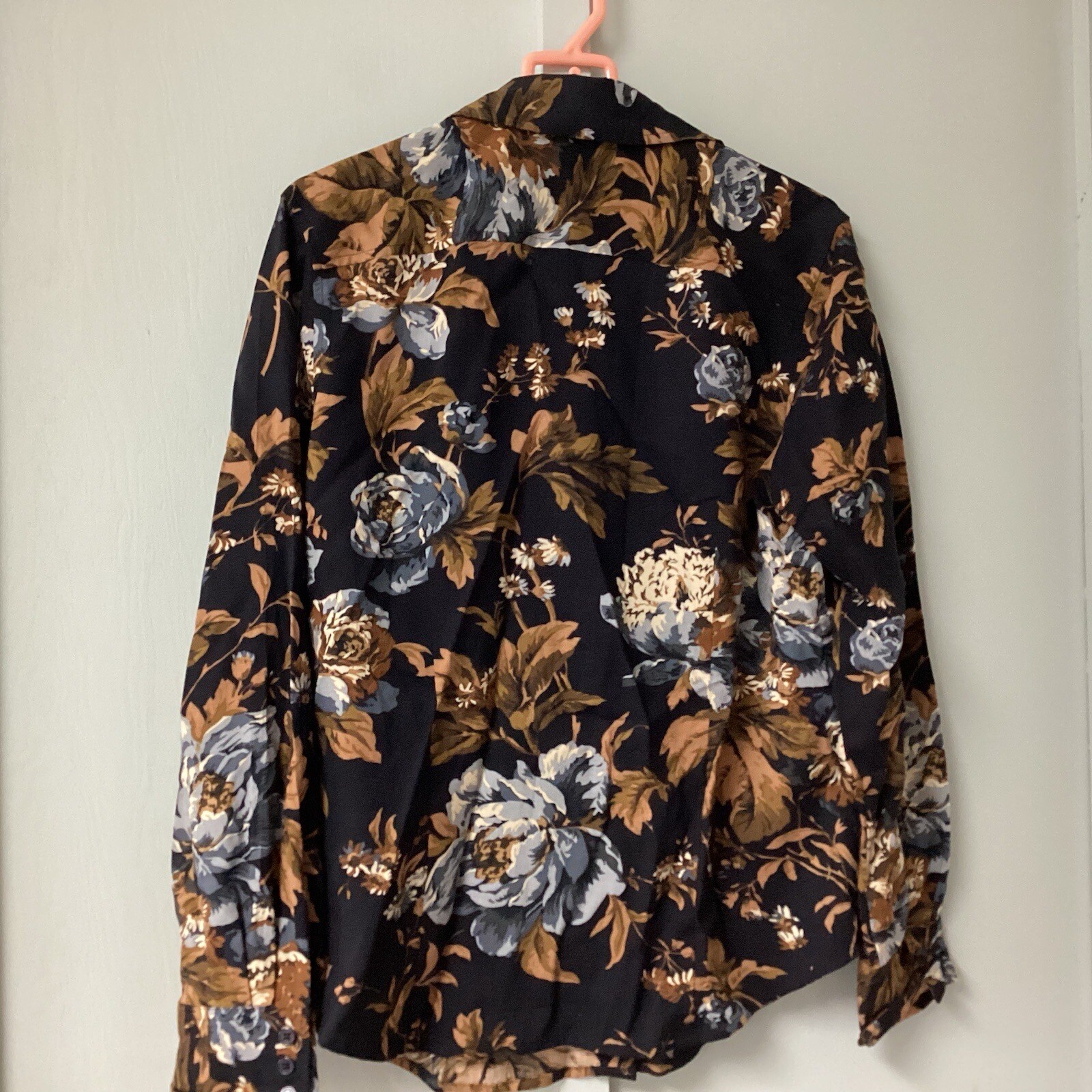 Van Heusen Women's Button Down Long Sleeve Shirt Size Medium Floral Long Sleeve thumbnail 15